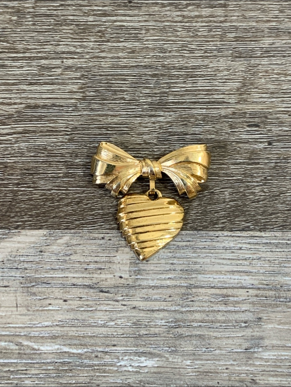 Vintage AVON Gold Bow and Heart Pin Brooch